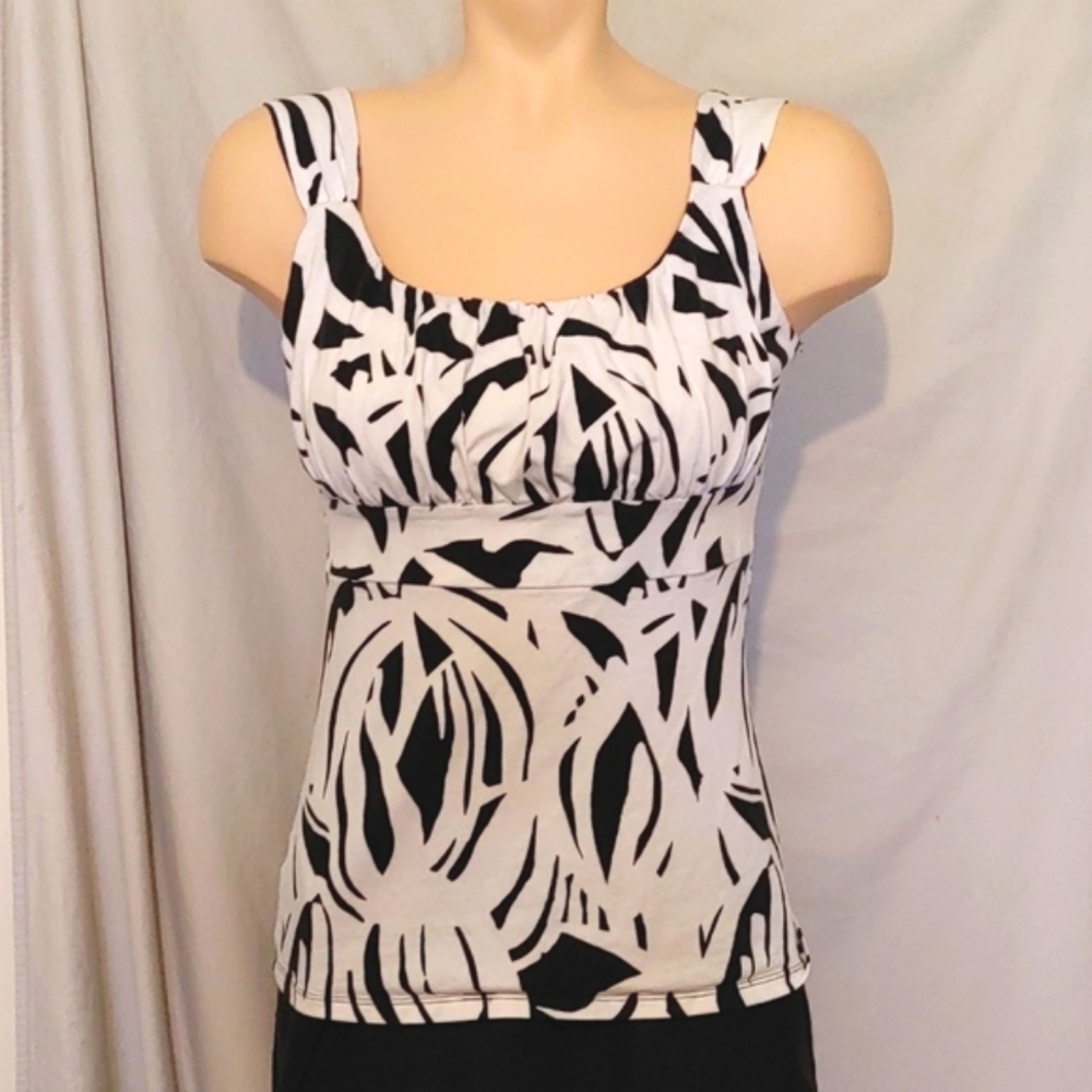 Anne Taylor black and white floral rushed tank top